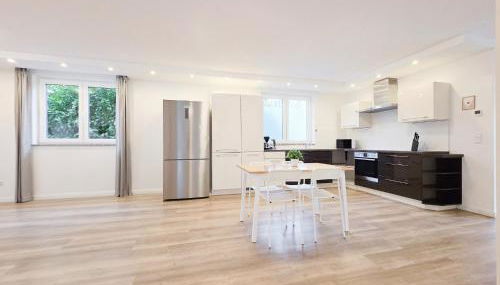 Tolstov House - 6 Zimmer Haus - große Küche - Garten - Parkplatz - 25min Messe DUS - Foto 3