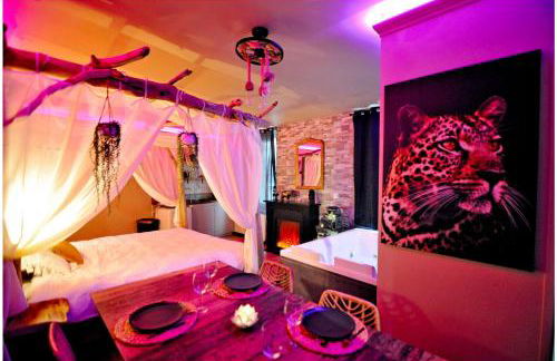 Duplex Safari jusqu'à 4 personnes, Spa XXL, day use, 5 min centre ville, cinéma, cascade et lit sous les arbres - Foto 24