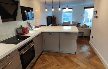 Modern 2 Bedroom Flat with private outdoor terrace - Foto 3