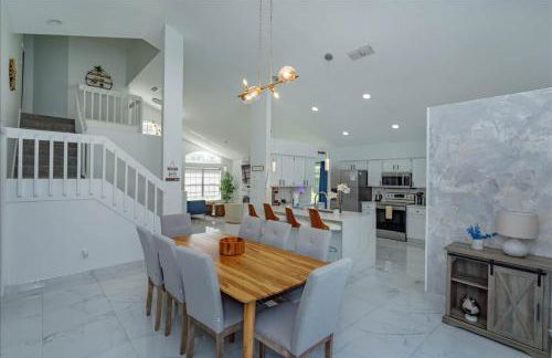 Lovely 4 Bed Oasis In the mix of everything - Photo 10