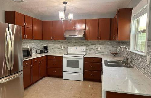 Lake Front Home, around 15 minutes drive to AT&T and Epic Water - Foto 6