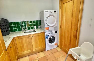 Stunning 7 Bedroom Escape Near New Forest and Beach - Large Garden - Serene Setting - Sleeps 14 - Foto 71