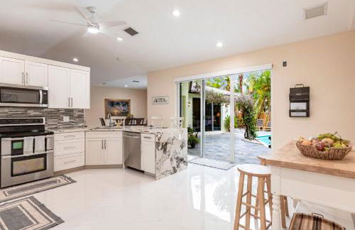 Tropical Oasis with Heated Pool - Photo 8