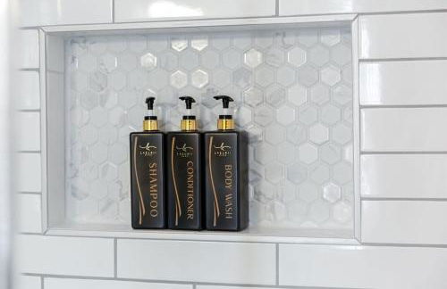 Lux Home-mins to Truist Park wKing pet friendly - Foto 12