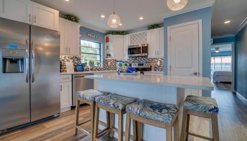 Perfect Beach Getaway with Bay Views & Boat Dock & Trailer Parking - Foto 4