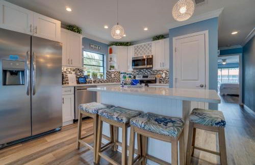 Perfect Beach Getaway with Bay Views & Boat Dock & Trailer Parking - Foto 4