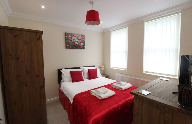 Westcliff House - 4 Bedrooms - Photo 4