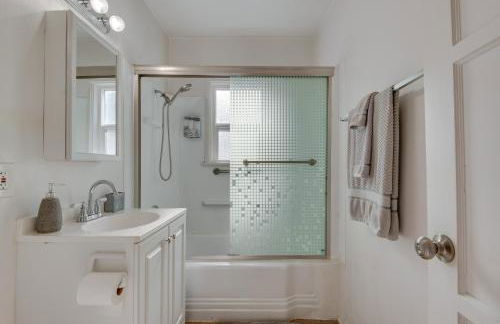 Van Nuys Abode with Patio, 7 Mi to Universal Studios - Foto 16