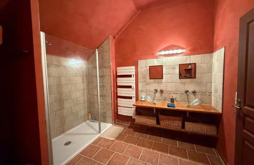 Maison renovee en pierres séjour spacieux avec jardin et terrasse aménagée près Omaha beach & Bayeux à 5mn de la mer tous commerces - Foto 65