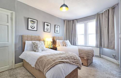 Large Southend Beach House Sleeps 8 Free Parking x 2 Perfect for Contractors 4 King Beds or 8 Single Beds by The Opulent Property Project UK - Foto 22
