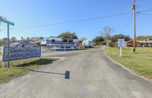 Spacious Home with Waterfront View-Welcome Pets - Foto 61