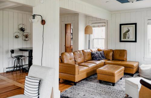 Charming Cabin with Hot Tub & Fire Pit - Foto 38