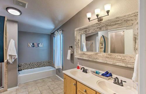 Lakefront Retreat with Pier, Bar Hut and Fireplace! - Foto 14