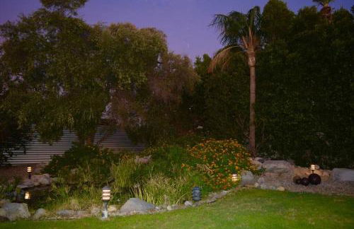 Live the Mid Mod Life at Mariposa Palms - Foto 14