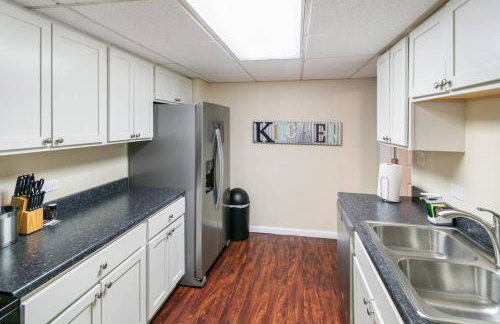 Home with Garage in DT Libertyville Near Naval Base - Foto 7