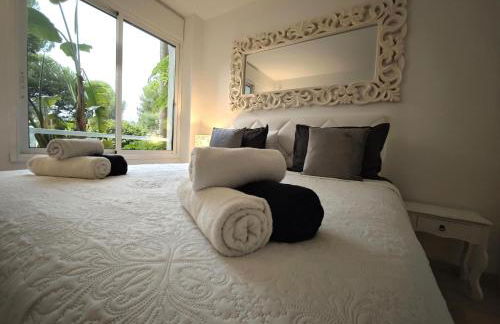 Luxury Frontline Residence - EHHouse - Photo 24