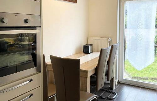 near Düsseldorf Messe and Airport, two Bedrooms, Parking, Kitchen and Garden - Photo 5