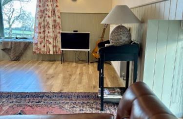 Glebe Barn and Cottage - Photo 13