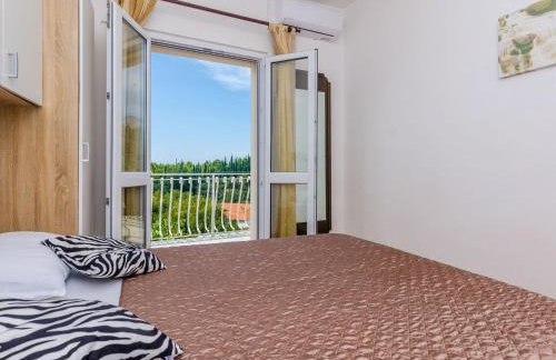 Villa Dalmatian Gem - Two-Bedroom Villa with Terrace and Swimming Pool - Photo 17