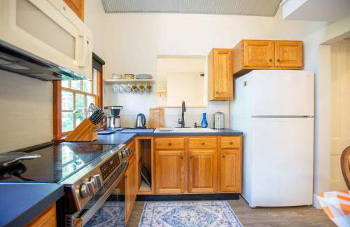 Modern Woodland Escape w Wshr dryer and Large Yard - Foto 4