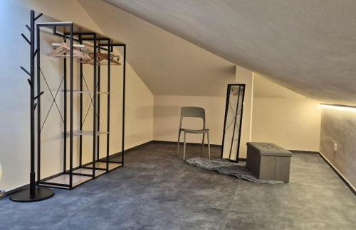 Moderna Mansarda con parcheggio gratuito - Foto 9