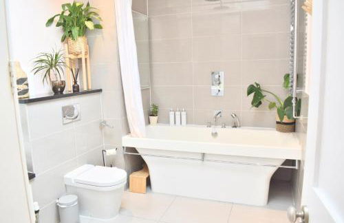 Luxurious Amberley House I Near Goodwood Events I With Garden & Parking - Foto 15