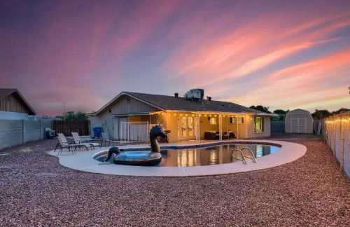 Peaceful Family Friendly 4 Bedroom Home with pool - Photo 16