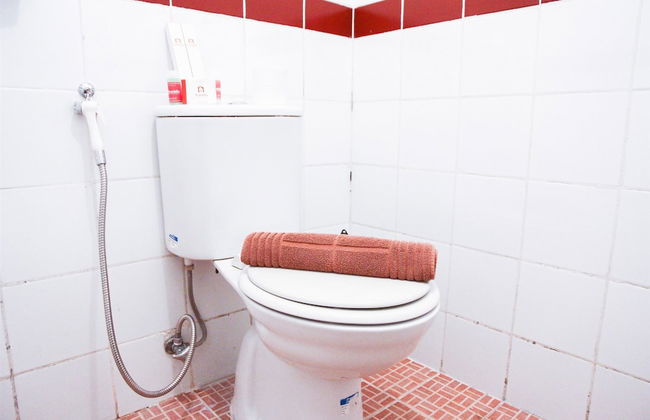 Pool View 2BR Mutiara Bekasi Apartment - Photo 26