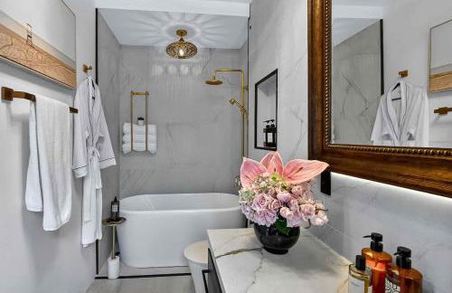 Villa 800 - 3 BEDROOM - 3 AND A HALF BATHROOMS -6 BEDS- Spa like Retreat Saline Pool & Jacuzzi - Foto 35