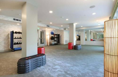 Luxe Deco Haven with Pool, Gym & Parking Close to Disneyland - Foto 8