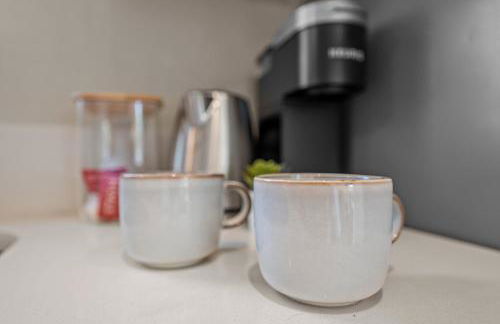 Stylish 1BR Home with Parking Near Zoo & Downtown - Foto 10