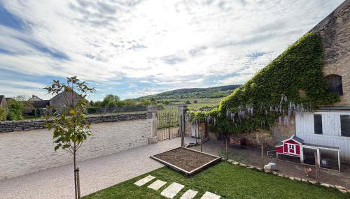 Au 8 à Meursault, Magnifique maison Bourguignonne au pied des vignes, jardin, places de parking privée - Photo 3
