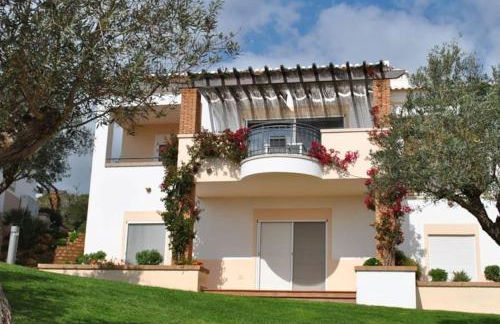 Lovely 3 Bedroom Villa with Pool in Great Location - Foto 1