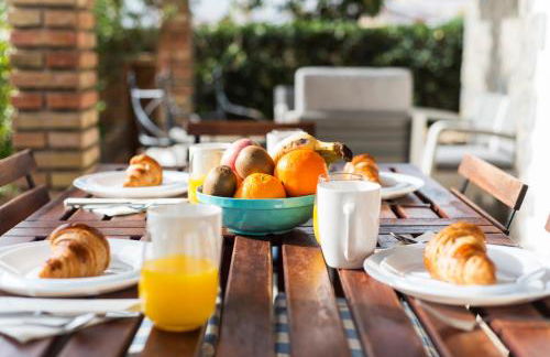 Queen Fabiola Villa, spacius home with private Pool in east Malaga - Photo 4