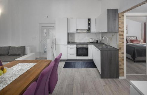 2 Bedroom Lovely Apartment In Nova Vas - Foto 6