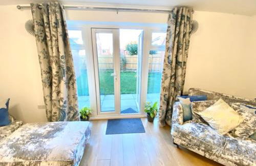 4 Bed House with Driveway Parking for 2 Cars - Rugby - Sleeps 10! Perfect for groups! - Foto 43