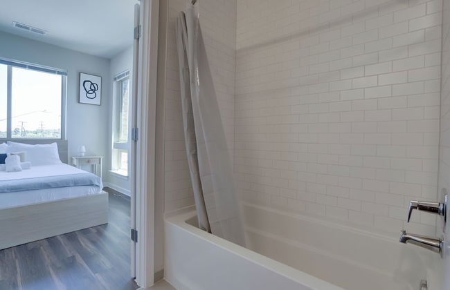 Spacious 2BR Apt with Den W Balcony - Foto 36