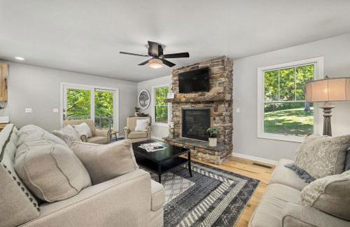 Family-Friendly 3BR Home w Bunk Room & Yard - Photo 10