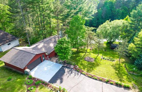 Grill and Fire Pit Waterfront Cameron Retreat! - Foto 37