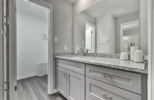 Spacious Home with 3 King Beds, Arcades and 86 inch TV - Foto 7