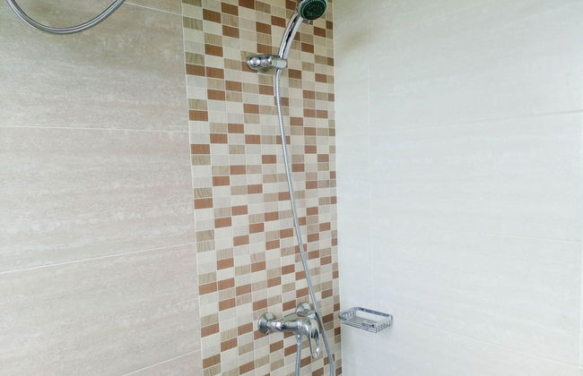 Comfort And Minimalist 1Br At Student Castle Yogyakarta Apartment - Foto 9