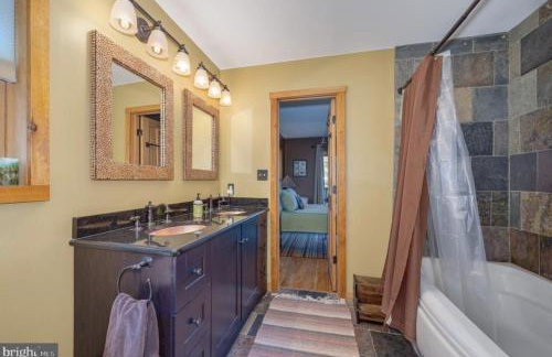 Cabin in Lost City WV with Hot Tub and Pet Friendly - Foto 6