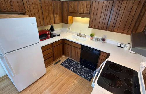 The White Door 2-bedroom townhouse near VT & RU - Foto 4