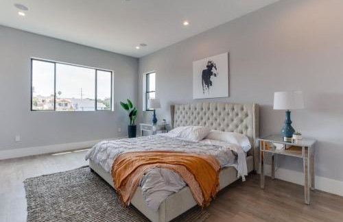 Luxury Modern 4 Bedroom 4 Bathroom Home with Rooftop Deck #4 - Foto 20