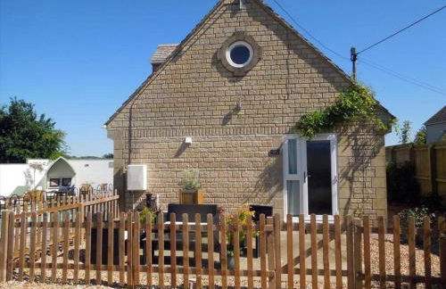 Beautiful 2 bedroom guest house with private pool in Lacock, Wiltshire - Foto 4