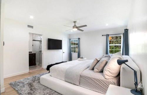 Updated 3-Bedroom LA Home with Backyard, BBQ & Family-Friendly Amenities - Photo 18