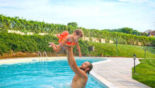 10 minuti da Gardaland con Piscina e Giardino - Foto 1, Garden, sunbed, Garden view