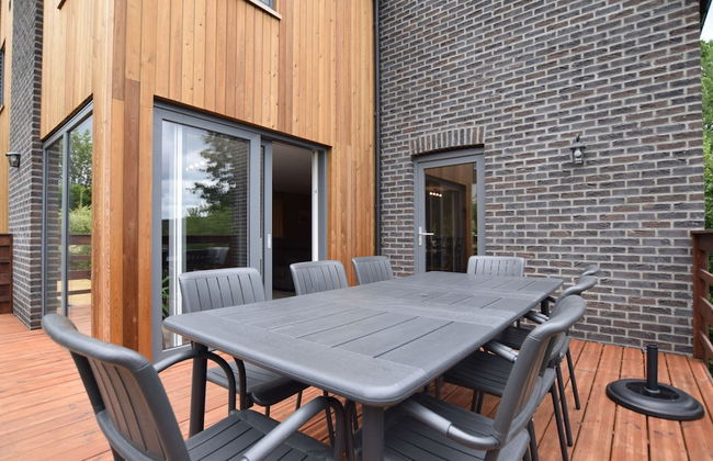 Superb Villa With a Large Garden - Photo 21