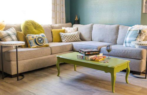 Chic Dog-Friendly 4BR | OWA + Beach + Fenced Yard - Foto 13