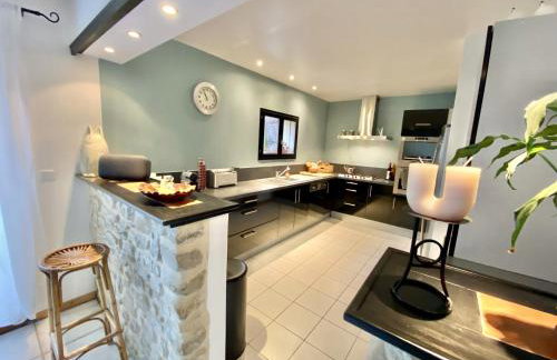 GITE DE L'ASPE 135m2, 6p, 3ch avec piscine privative, jardin ombragé clos - Foto 1